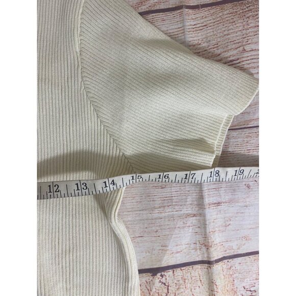 NWT Mis Inns OOT Beige Short sleeve Raw Hem Full Front Zip Blouse - Small - Picture 9 of 10